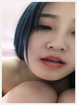 长发贫乳妹子 全裸床上自摸逼逼边摸边呻吟